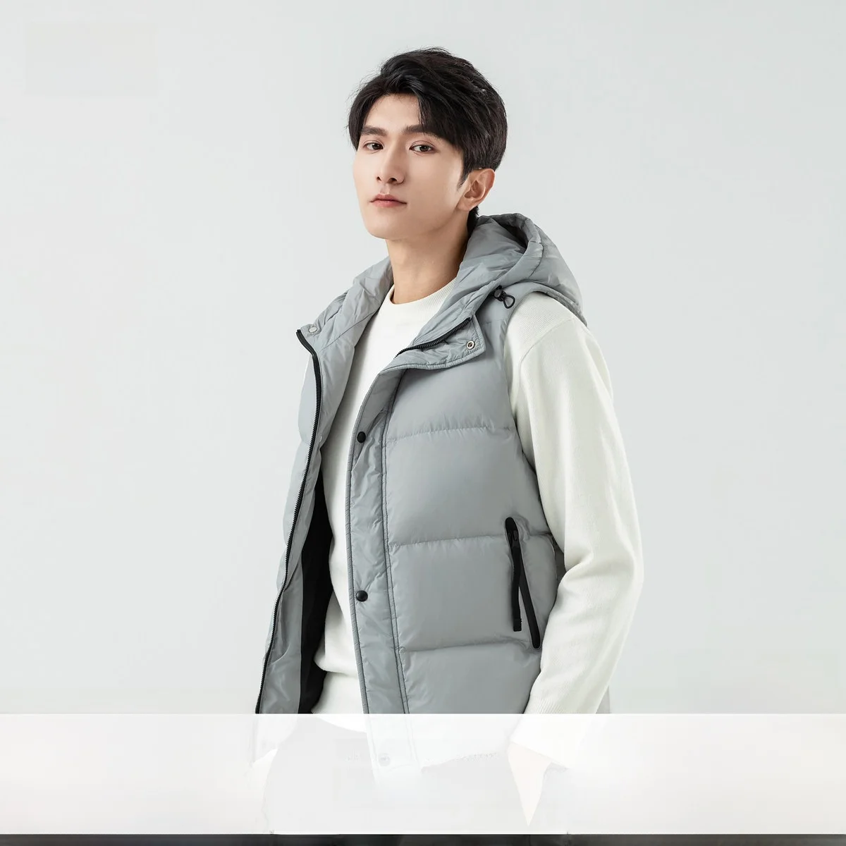 

Snow Flying 2026 Spring Autumn Men's down Vest Black Hooded Windproof Warm Short Style Duck down Jacket Youthful Polyester Fiber