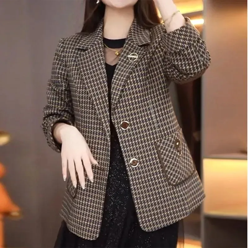 

Middle Aged Women's Plaid Coat Spring Autumn Large Size Fashion Elegant Lattice Blazer Jacket 2023 Office Lady Suit Overcoat 4XL