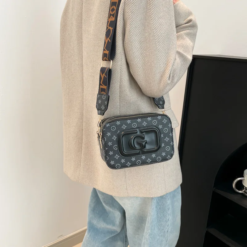 2025 Новая модная ретро-мода с широким плечевым ремнем, трендовая сумка через плечо на одно плечо, повседневная темпераментная универсальная женская сумка