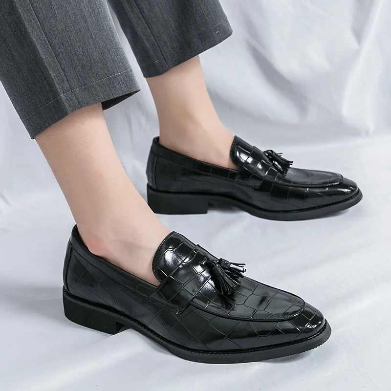 Men New trend Fashion loafer Shoes  Casual Fashion Versatile Tassel Leather Business Dress party Comfortable walking shoes