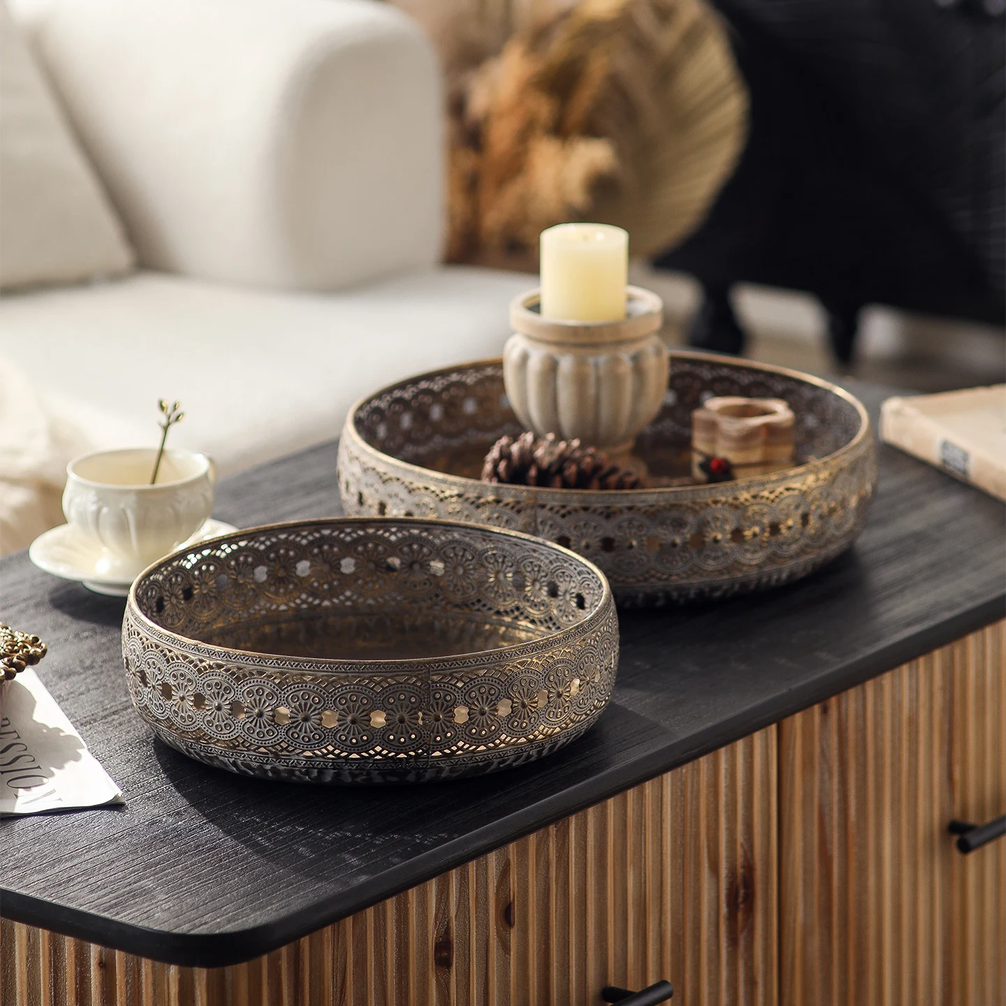 

Винтажный круглый железный поднос, декоративная центральная часть из античного золота, полый резной металл, элегантный акцент для домашнего декора