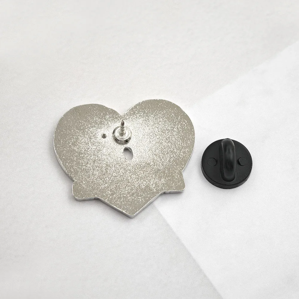 Hole-Band Lapel Pin Live Through This Red Heart Metal Badge Pop Grunge Alternative Rock Music Brooch for Clothes Backpacks Fans