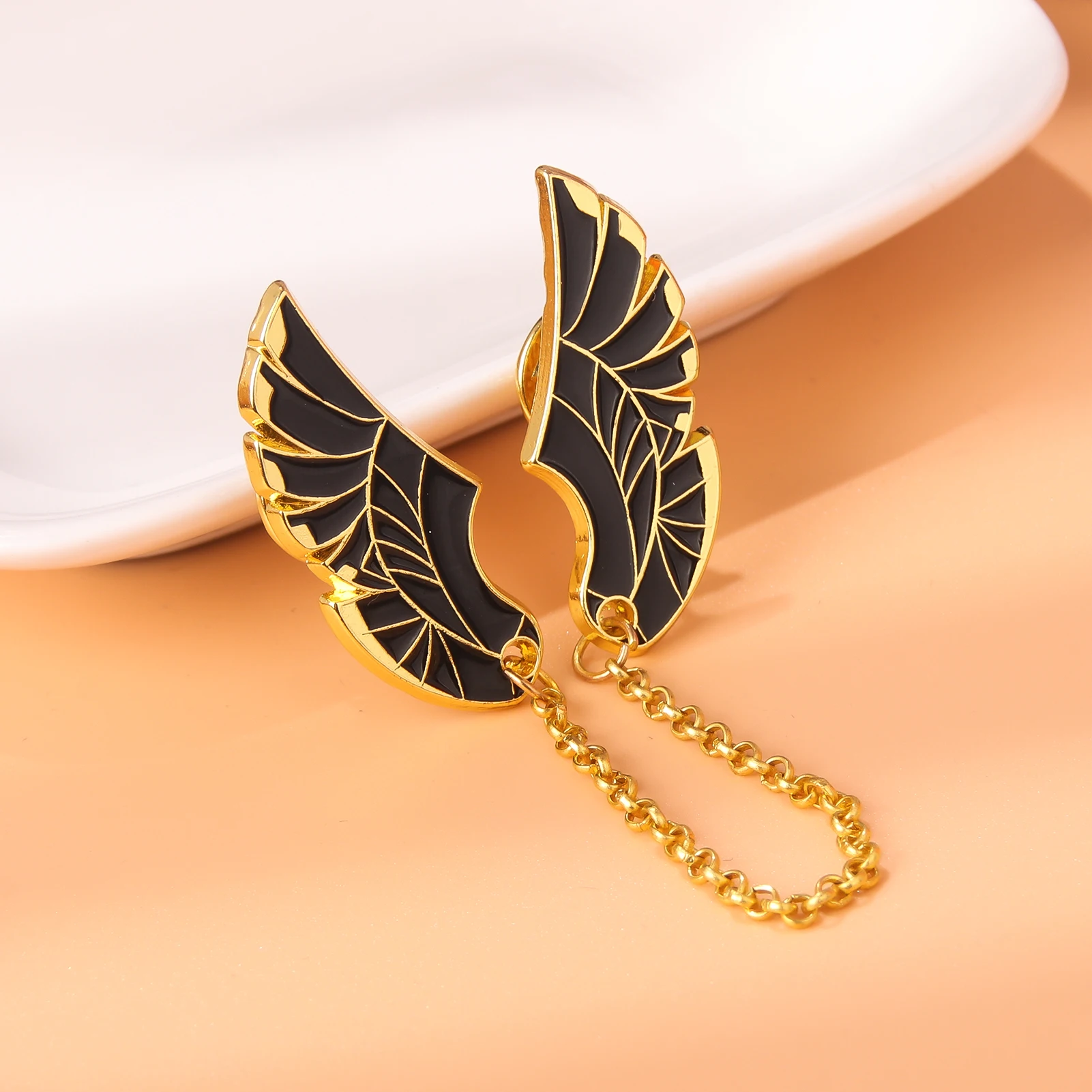 LGBT Pride Wings Enamel Pins Butterfly Wings Tassel Chain Brooch Feather Lapel Pin Suit Coat Breastpin Women Men\'s Accessories