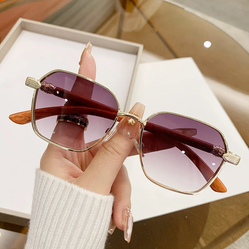 New Fashion Square Sunglasses for Men Vintage Shades with Imitation Wood Grain Legs Women Luxury Brand Designer Sun Glasses