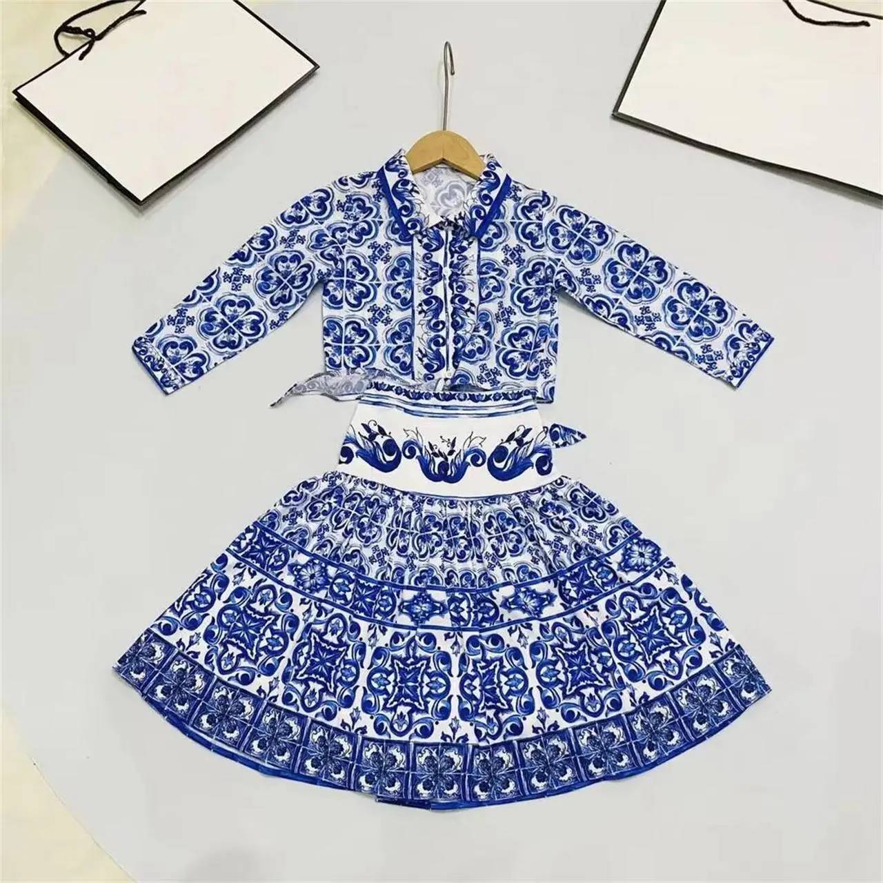 

Girls' autumn set long sleeved blue flower shirt skirt blue classic pattern pure cotton set children clothing set