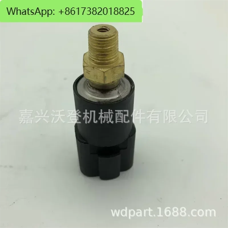 20Y-06-21710 pressure sensor switch is suitable for PC200-6 PC400-7 Komatsu excavator.