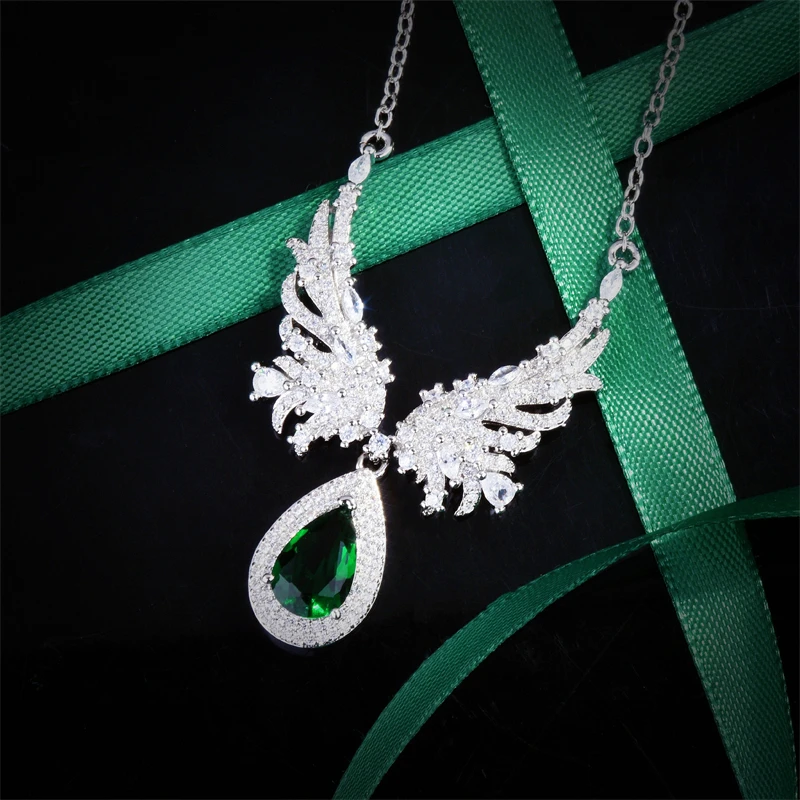 

Silver Color Angel Wings Emerald Necklace Luxury Green Zircon Clavicle Chain Wedding Party Treasure Jewelry Anniversary