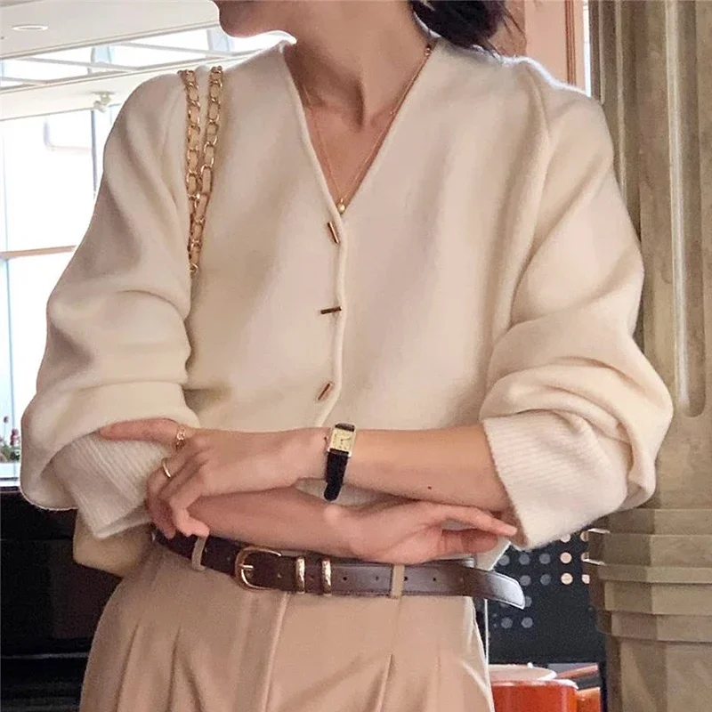 

Korea Chic Autumn and Winter Sweet Temperament V-neck Chic Metal Button Loose All-Match Long sleeve Knit sweater Outerwear L198