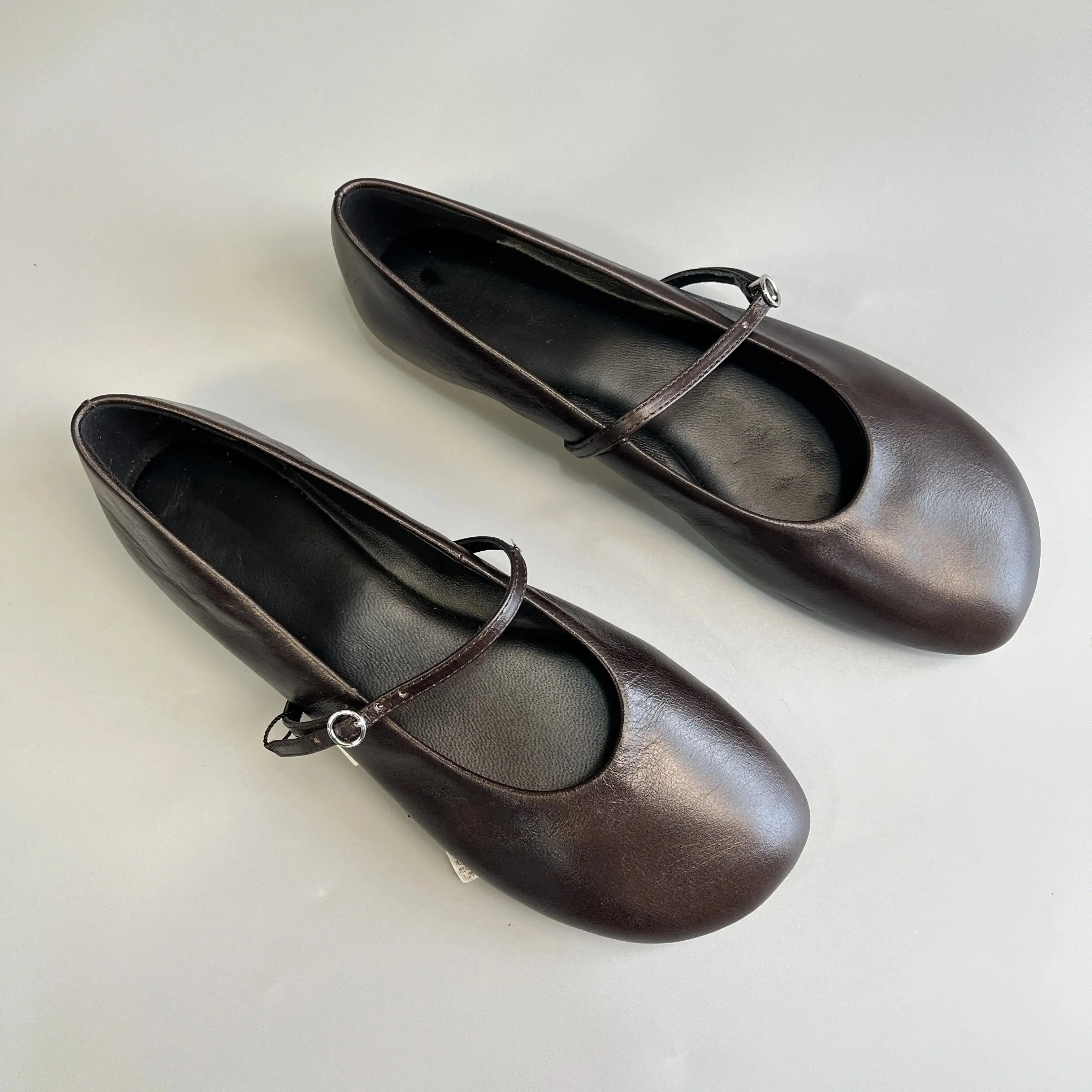 حذاء ماري جين نسائي من جلد البقر مع مصائد بإبزيم، حذاء مسطح ناعم ومريح للاستخدام الخارجي، حذاء يومي متعدد الاستخدامات كاجوال ممتاز