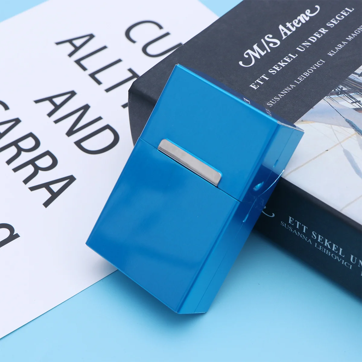 

Cigarette Box Large Capacity Automatic Clamshell Magnetic Aluminum Case Lightweight Smoke Storage Holder Blue