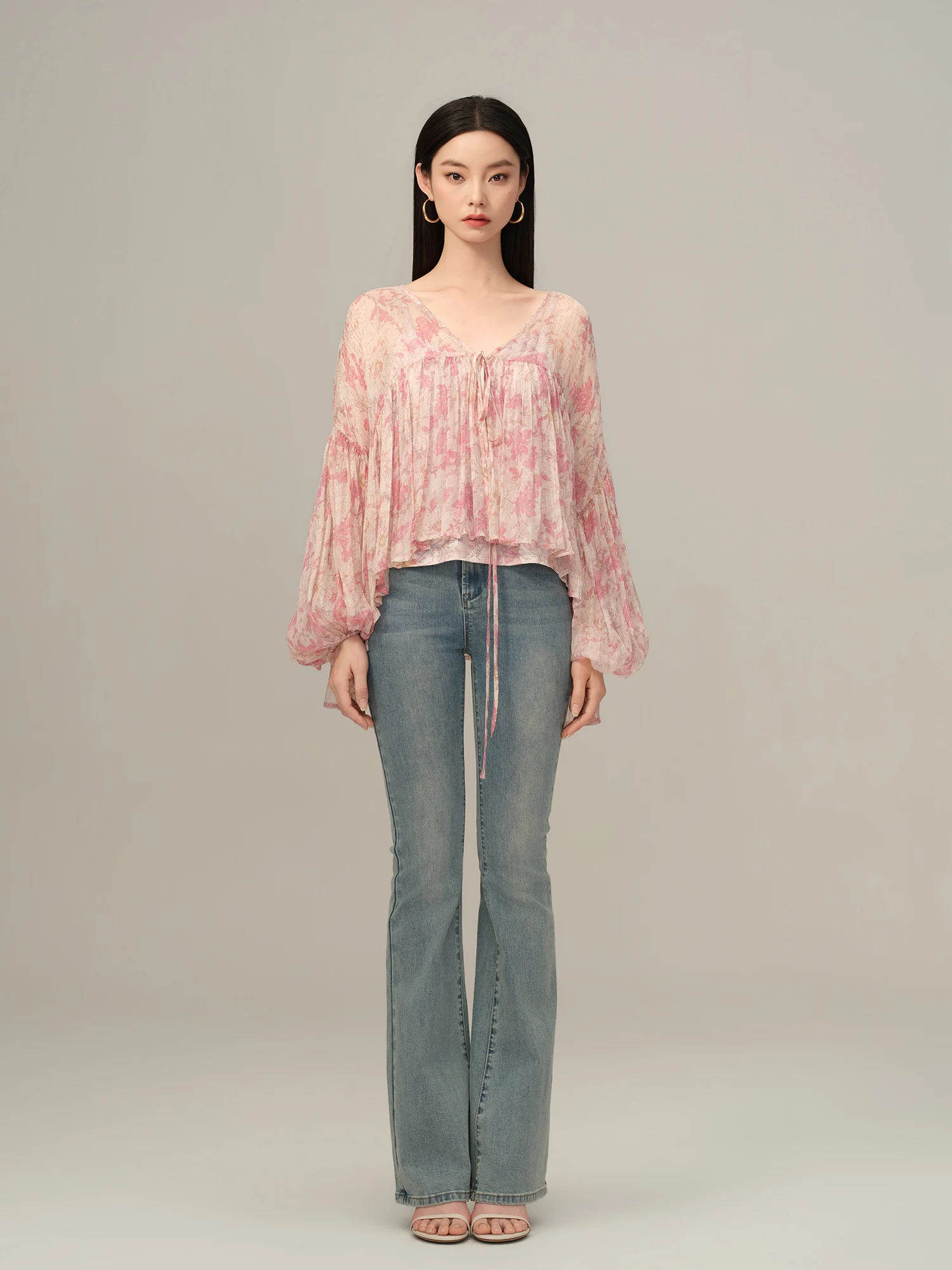 

PINKWIN Early Spring 2026 Women's Faion Silk irt Floral Print Silk Loose Fit Long Sve V-Ne ort Length