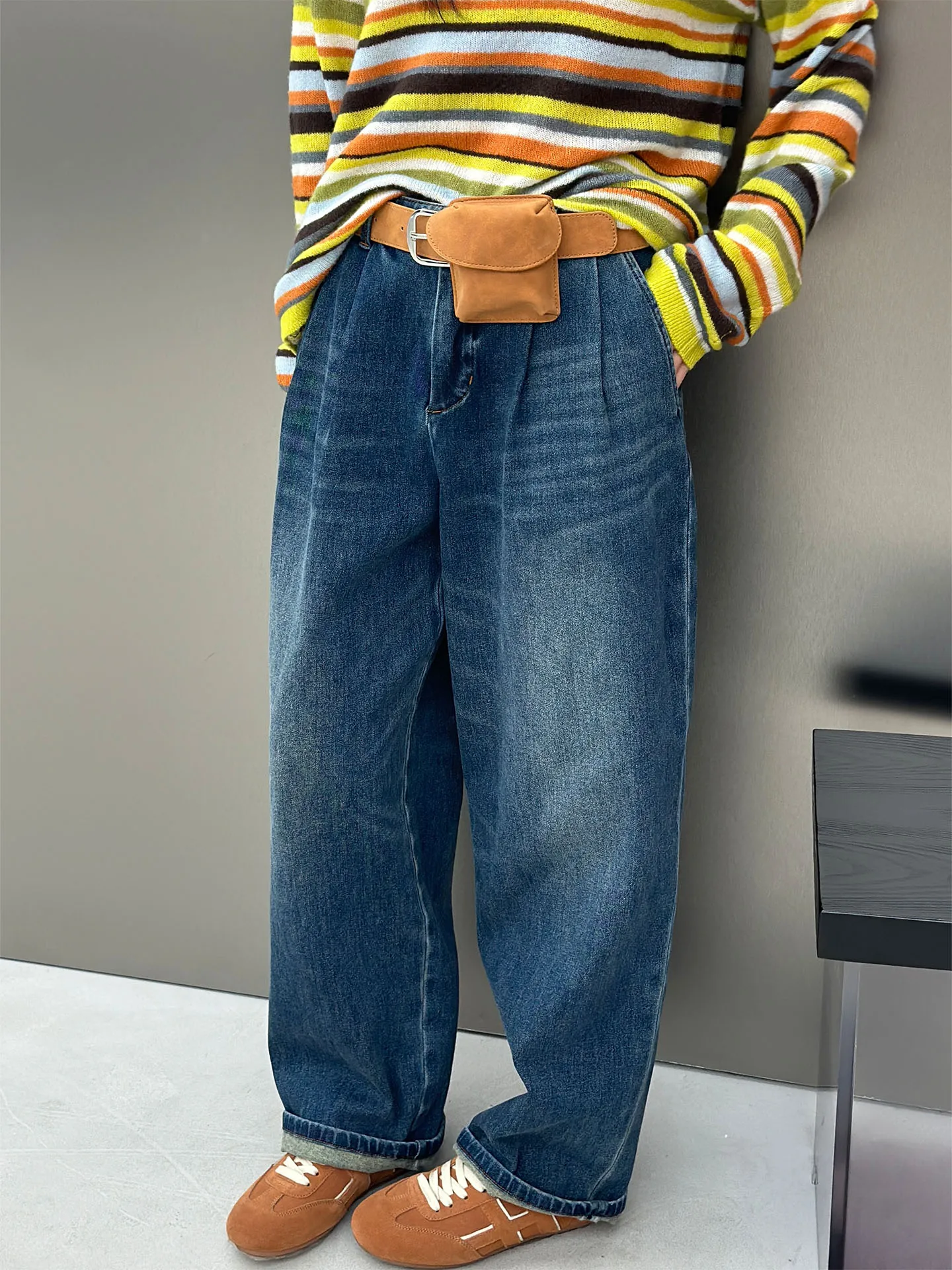 

Джинсы Wang Zai Jia 2025: Новинка, винтажные, с двойными складками, на подкладке, из утолщенного денима, модные, ретро, с высокой талией, широкие...