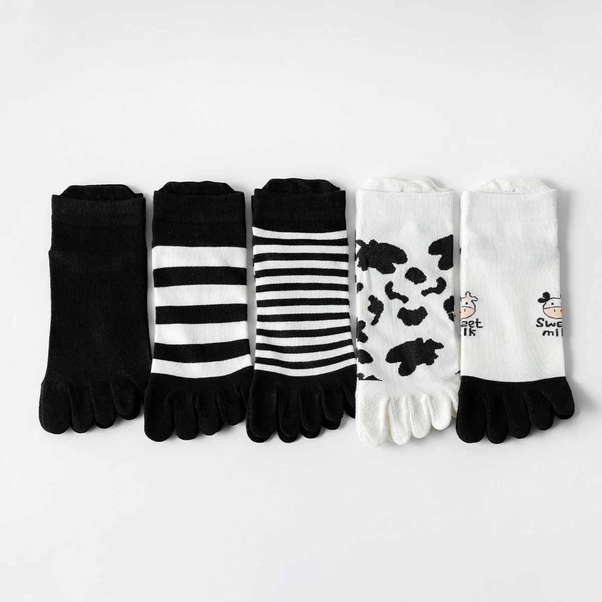 3 Pairs of Women's Cotton Spring and Autumn Cartoon Striped Cow Sweet College Style Ankle Protection Comfortable Five Toe Socks