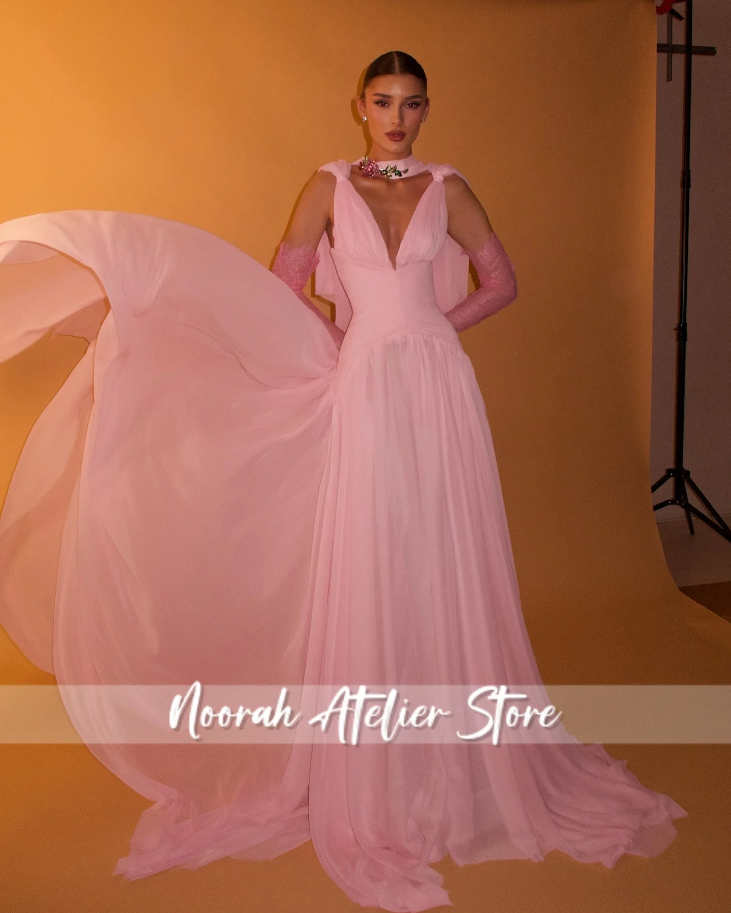 

Sweet Pink Halter V N Luxury women's Evening Dresses With Gloves 2025 Women Aline wedding Gown Saudi Arabia Long Customized