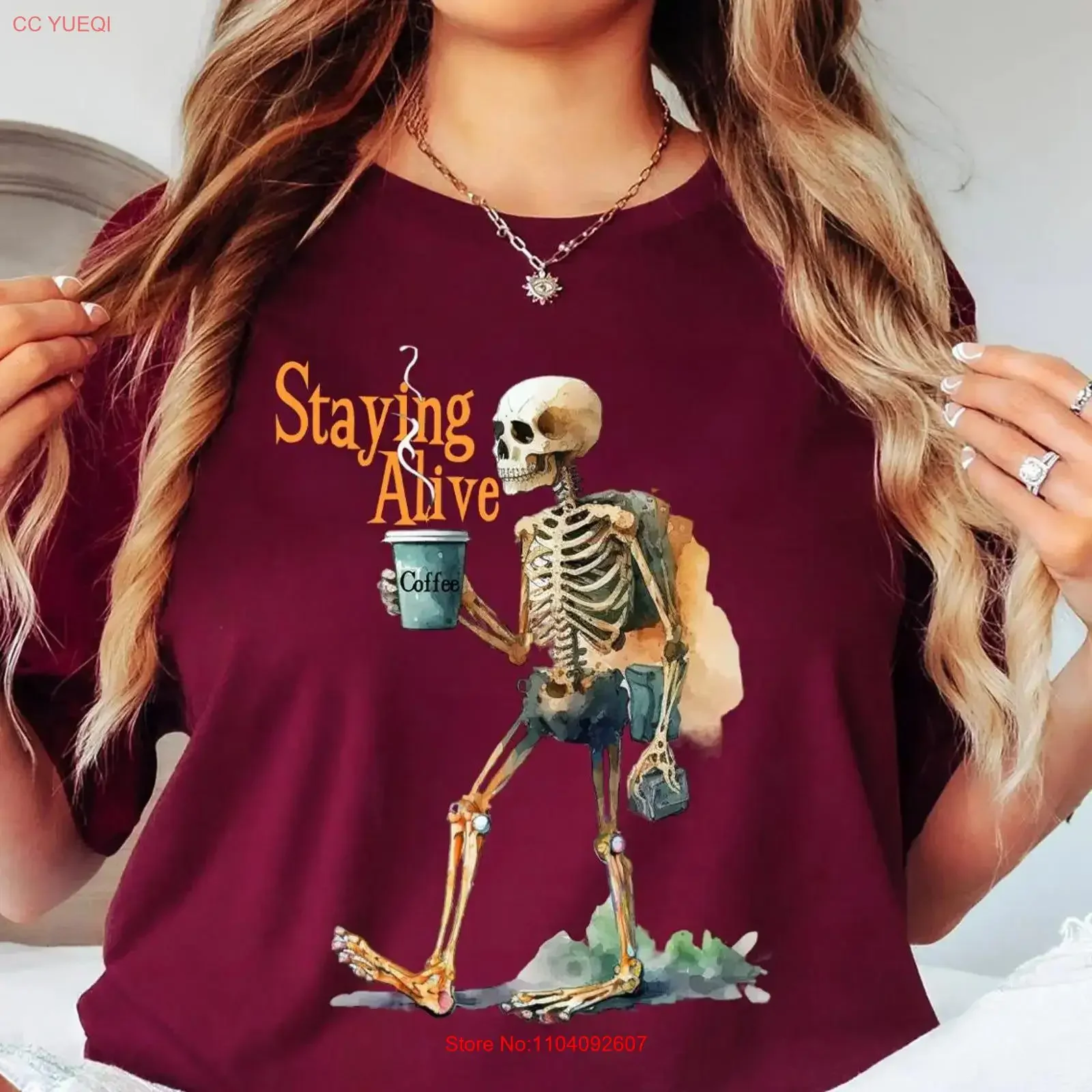 T-shirt tendance « Staying Alive » pour femme, motif café, squelette amusant, amoureux des crânes, style vintage, délavé, streetwear, extensible