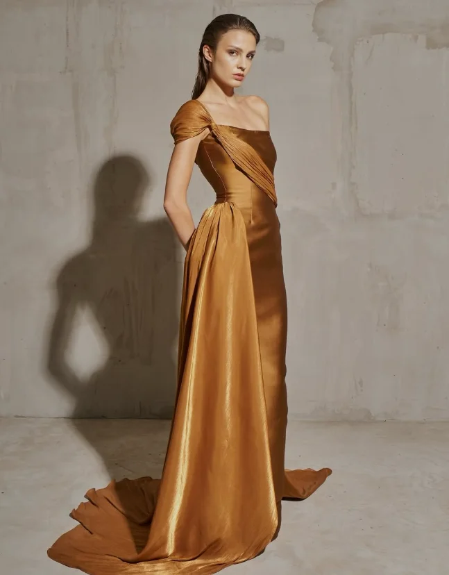 Customized High Quality Sleeveless One Shoulder Floor Length Court Train Strapless Backless Women Wrinkle  Abiti in Tulle Donna