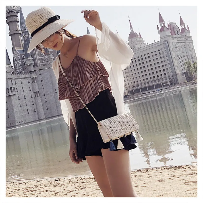 2023 Vintage Casual Woman Straw Crossbody Bag Ladies Small Shoulder Tassel Summer Beach Bag Flap Pu Leather Rattan Bag for Women