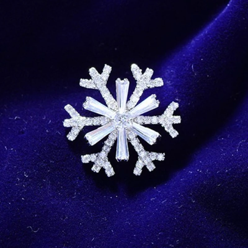 Fashion Snowflake Brooches Winter Crystal Flower Brooch Pins For Women Men Festivel Gifts Jewelry Wedding Party Decorations