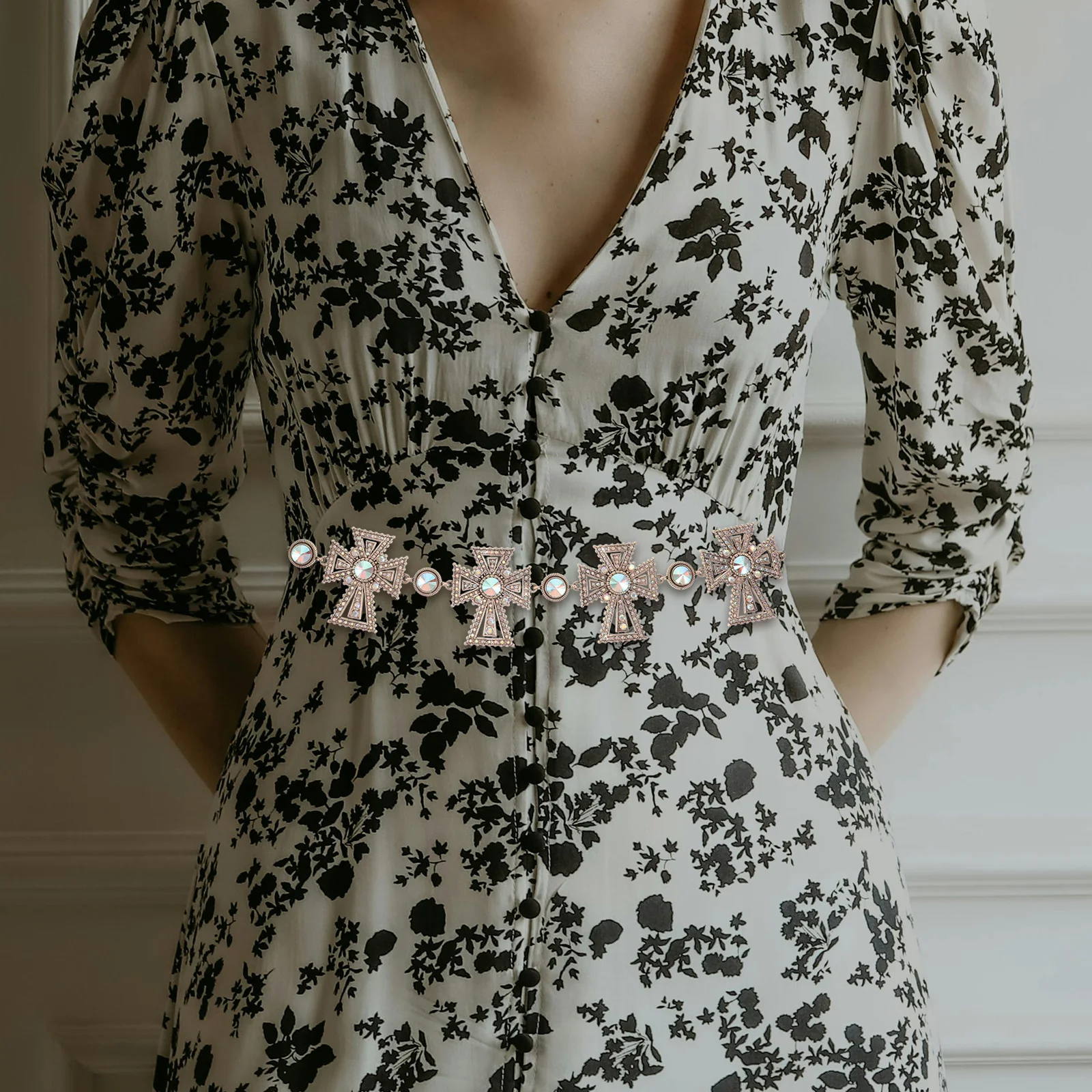 

Cowgirl Rhinestone Chain Belt Adjustable Golden Cross Waist Chain Metal Punk Body Jewelry for Party