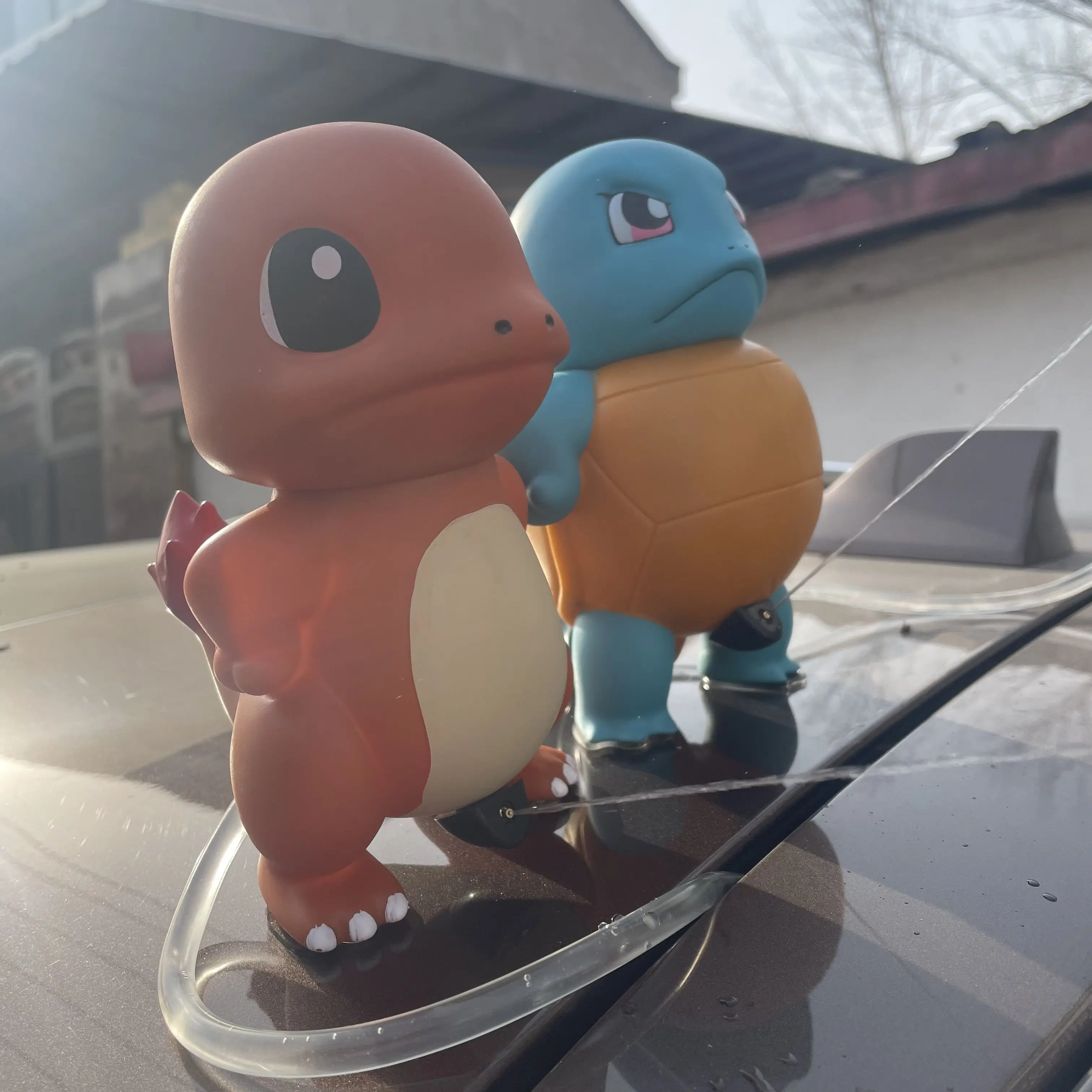 juguetes-populares-de-anime-pokemon-rociara-el-agua-squirtle-charmander-accesorios-de-adorno-para-el-extremo-trasero-del-coche-figura-adorable-y-orgullosa-carga
