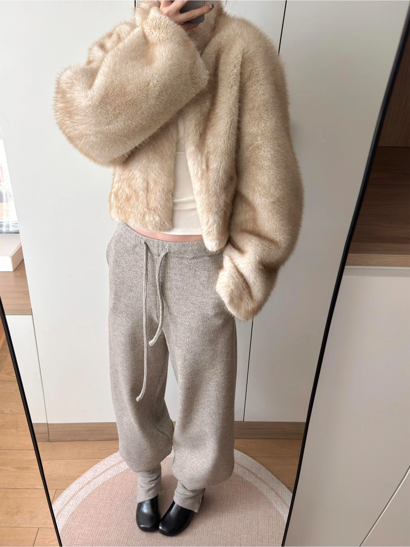 

Young Women's Faionable Hair-and-Fur Inteated Haifeng Mink Coat Eco-friendly Artificial Fur Outerwear ortened Design