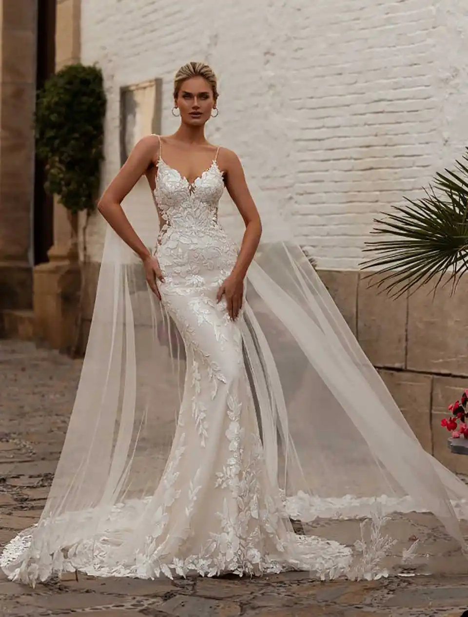 أنيقة اغراق العنق حورية البحر فساتين الزفاف مع السباغيتي حزام حساسة وشاح يزين زي العرائس سويب تراين عارية الذراعين