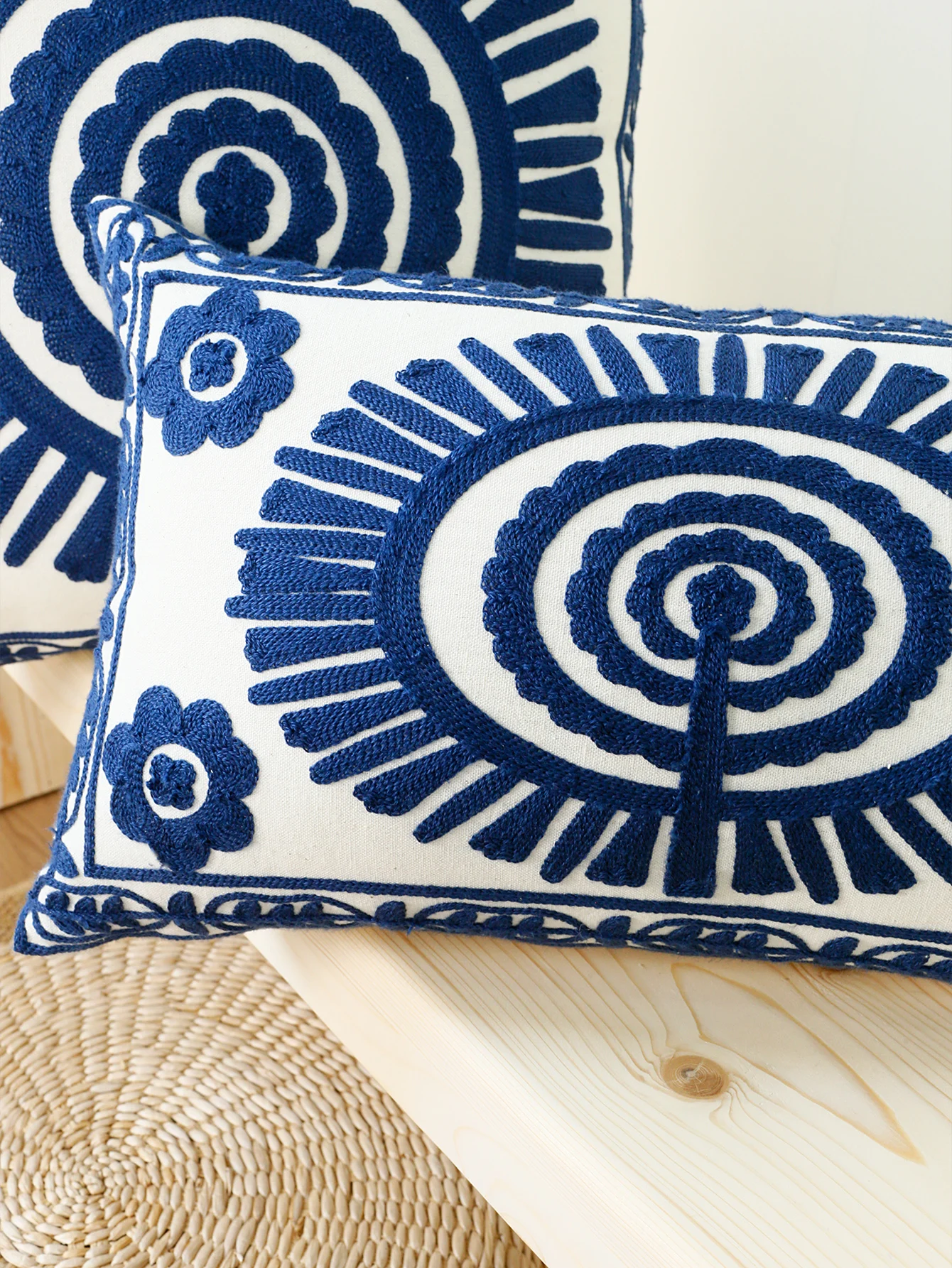 1PC Ethnic Style round Pattern Embroidered Cushion Cover Home Decorative Pillowcase Not including Filling