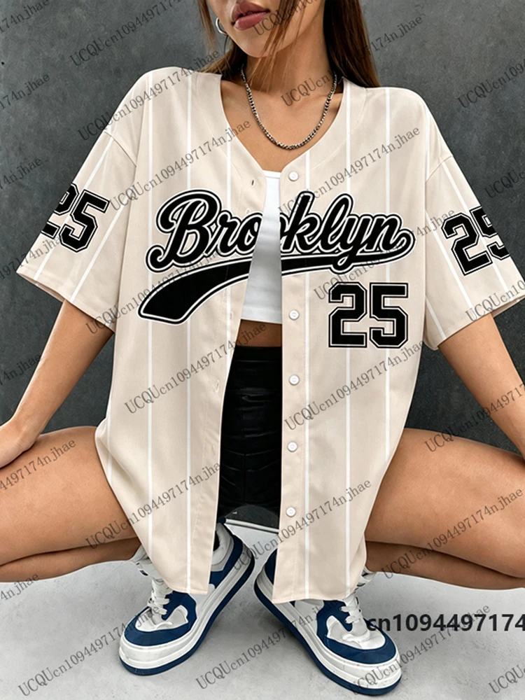 Sommer Neuheit: Schwarzes Brooklyn No.25 Streifen-Print Streetwear Baseball-Shirt für Damen und Herren, Hip-Hop-Bluse mit Kurzen Ärmeln und Knopfleiste – Detail 9