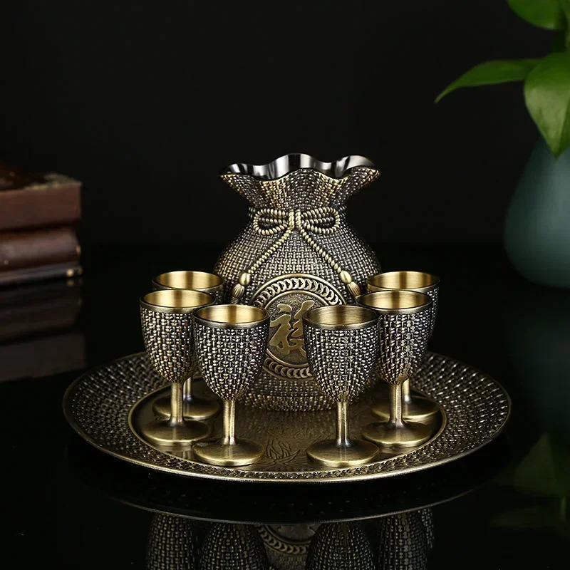 

q Luxury Vintage Hip Flask Set with Elegant Wine Glasses for Wedding Toasting and Home Decoration