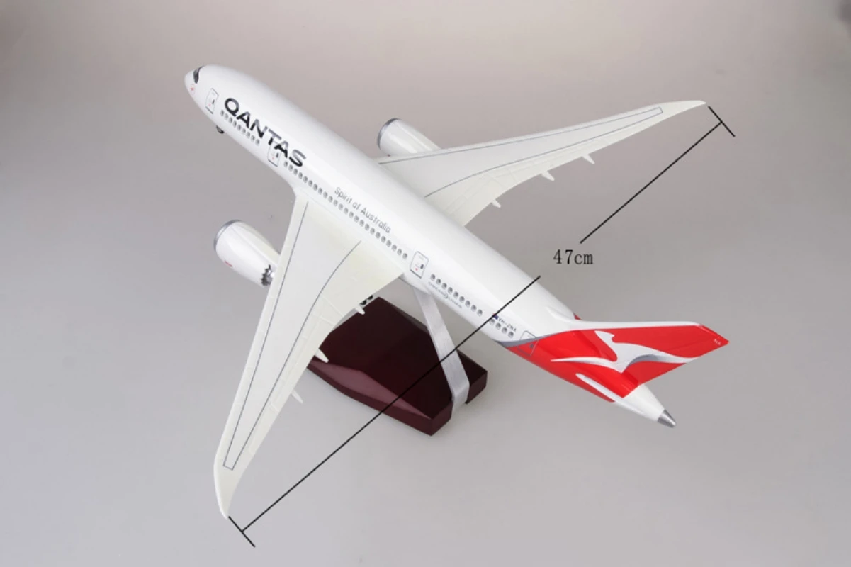 B787 Qantas Airways Spielzeugflugzeug im Maßstab 1:130, 47 cm Flugzeugmodell aus Kunstharz, Druckguss-Flugzeug zum Zusammenbauen, Kindergeschenk mit Lichtern und Ständer