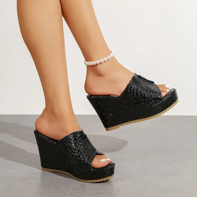 2026 New Women's Wedge-shaped Retro Platform Word Drag Summer Solid Color Plus Size Leisure Anti-slip Comfortable Slippers