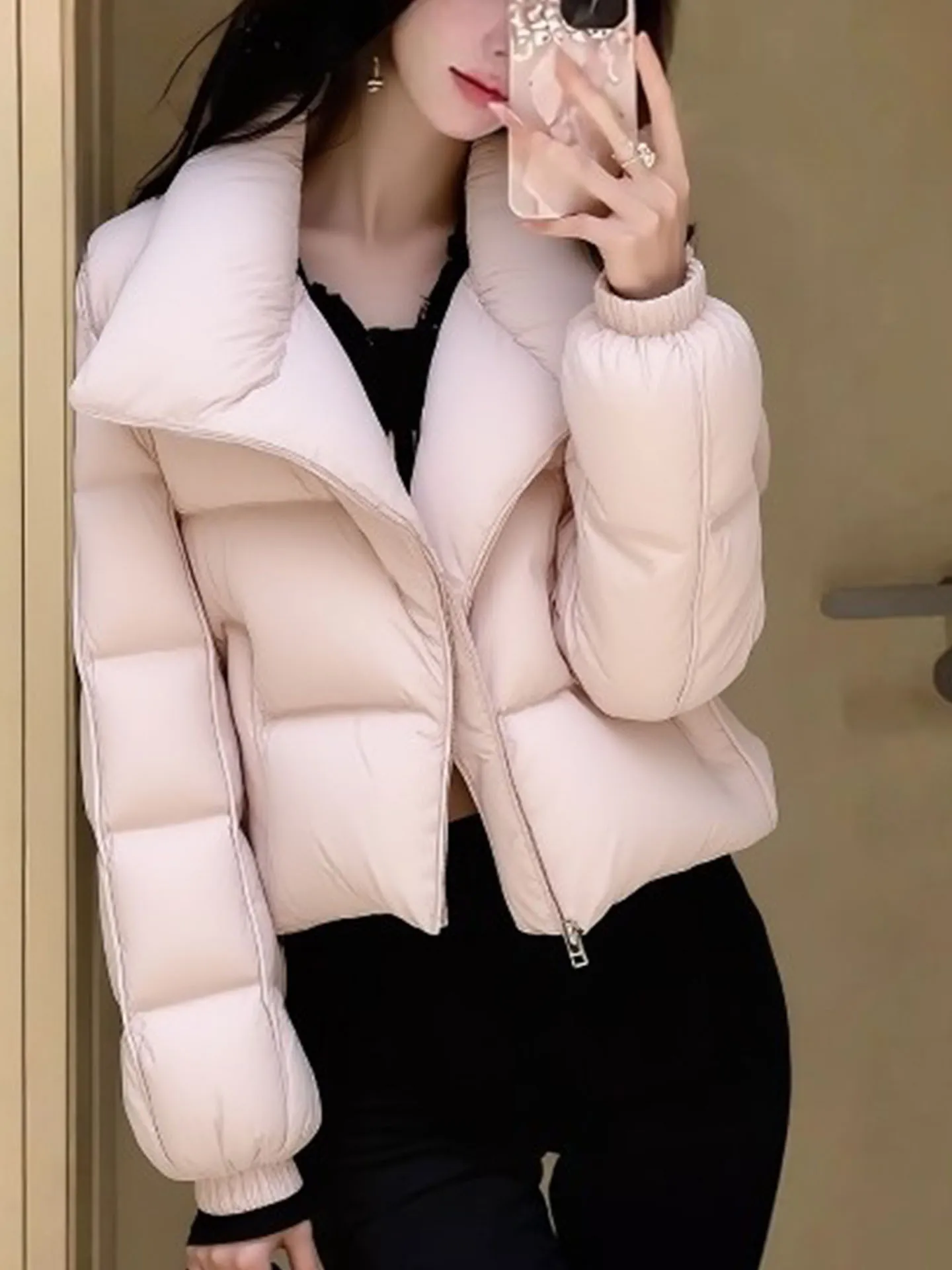 ピンクのふわふわダウンジャケット レディース 2025年冬新作 アウター 通勤 スタイリッシュ 韓国風 レギュラーフィット 暖かい デイリーユース