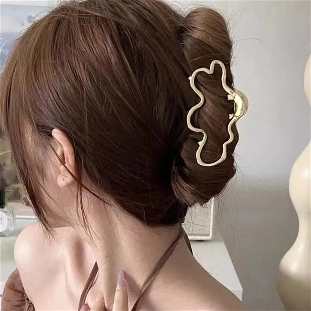 

Hollowed Cloud Alloy Hair Claw Clip Headwear Fashion Design Simple Geometric Irregular Hairpin Women Hair Accessories