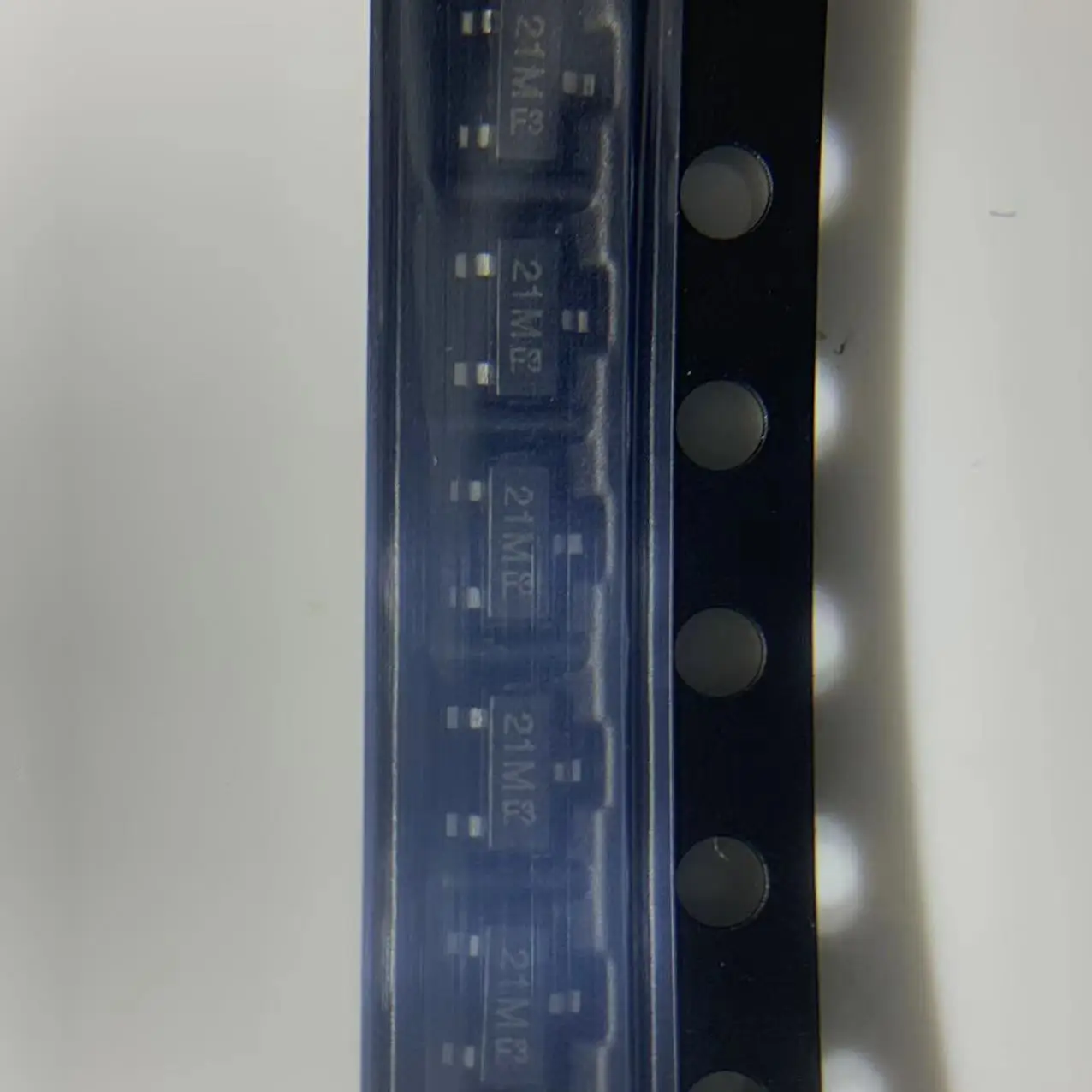 10 pcs/lot Transistor Kit DMG2301L-7 MOSFET P-CH 20V 3A SOT23 In Stock