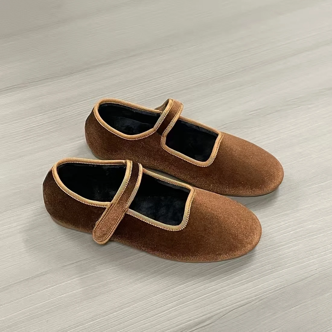 Xingliupi New Arrival Unique Shape Woman's Casual Flats Shoes Round Velvet Ladies Shoes  Comfortable Shoe Birthday Party Gifts