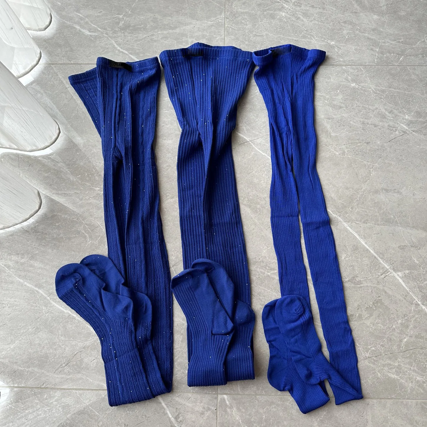 

Ранняя весна 2025 г., три типа, колготки Klein Blue, женские носки