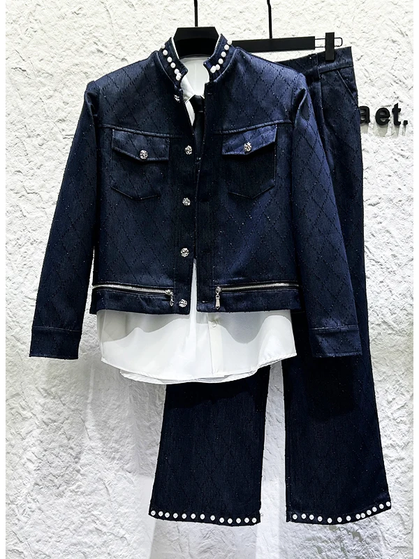 

Новинка осени 2025: Модный мужской комплект из джинсовой куртки с бриллиантовыми бусинами и длинных брюк в стиле ретро. Стильная верхняя одежда для молодежи.