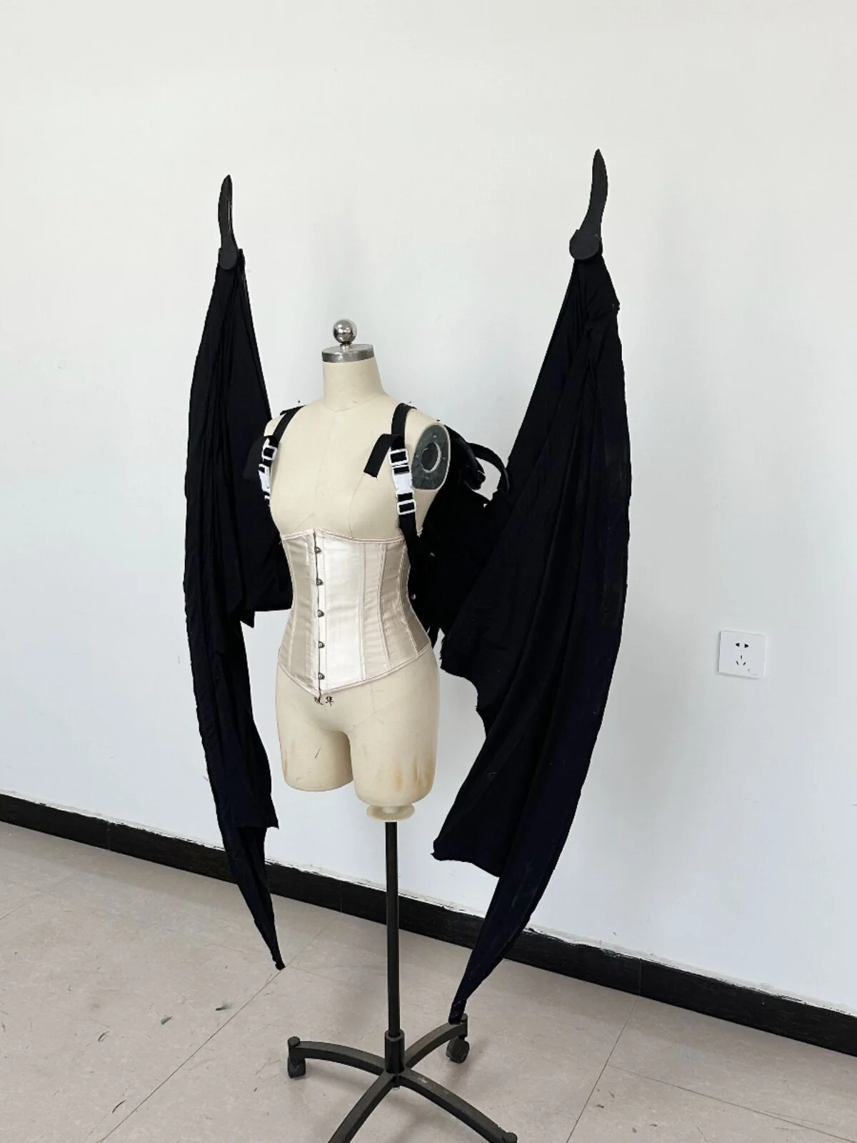 Halloween Comic Exhibition Cosplay Black Demon Bat Wings Electric Mechanical Telescopic Remote Control Angel Wings Prop