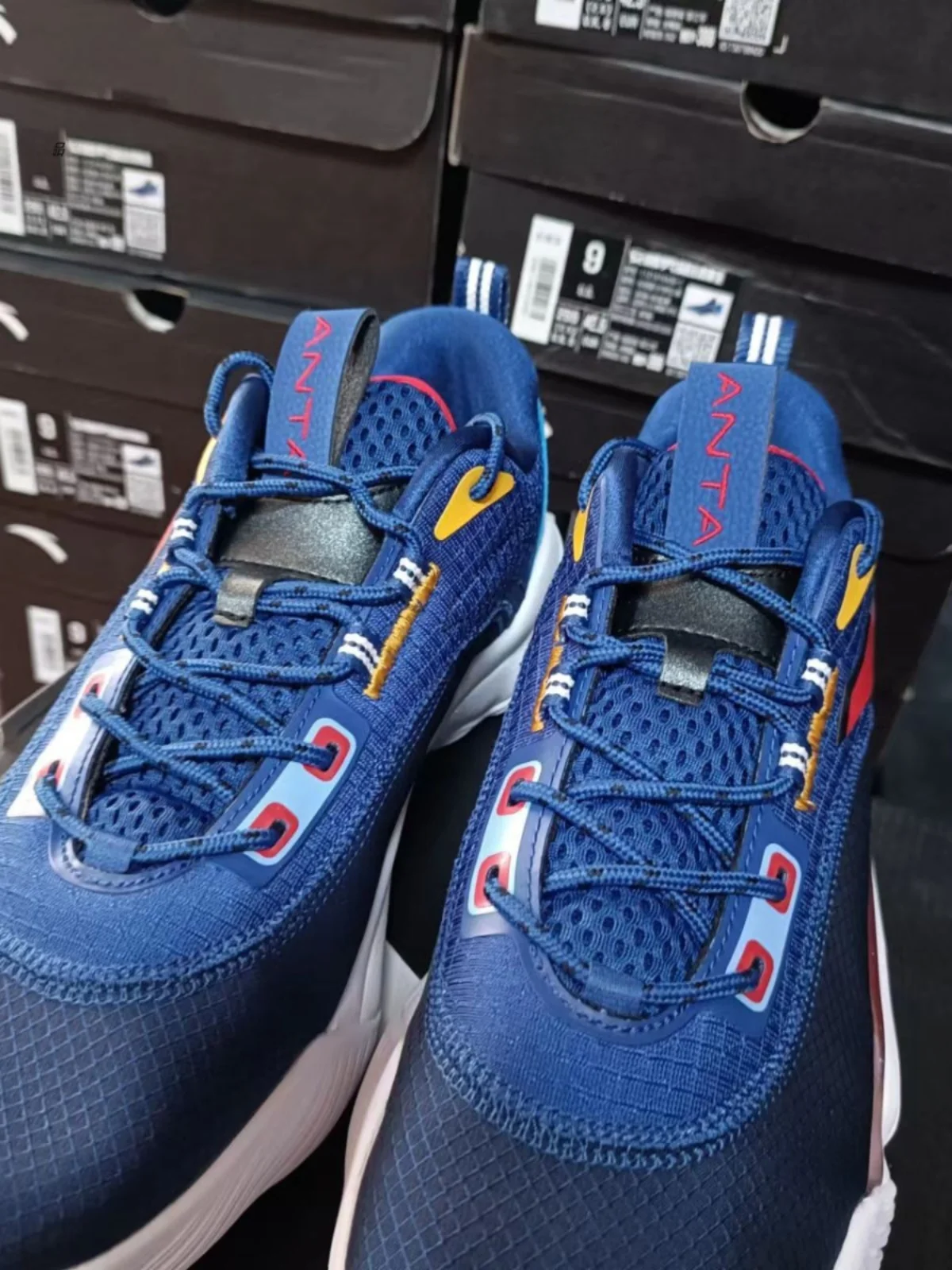 

Men's Baskeall oes abbing und o Absorption Universi Red Bla Low Top Synthetic Leather Lightweight Durable