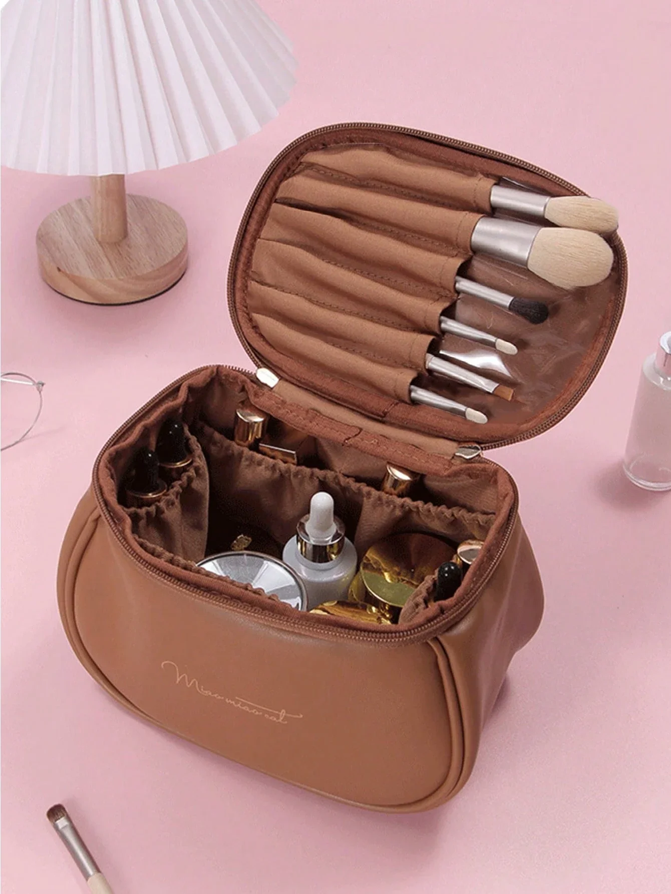 حقيبة مكياج من البولي يوريثان برسومات حروف، حقيبة مكياج للعناية بالبشرة، حقيبة أدوات الزينة - مسكن الرحلات البحرية - هدية عيد ميلاد للأم لوصيفة العروس