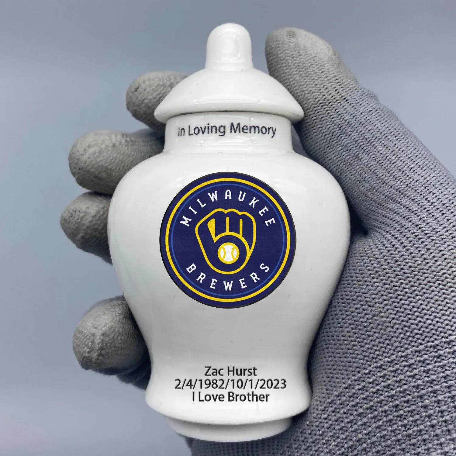 

Mini Urn for Milwaukee Brewers-Baseball themed Urn.Send me the name/date you want to appear on the urn by Remarks Message