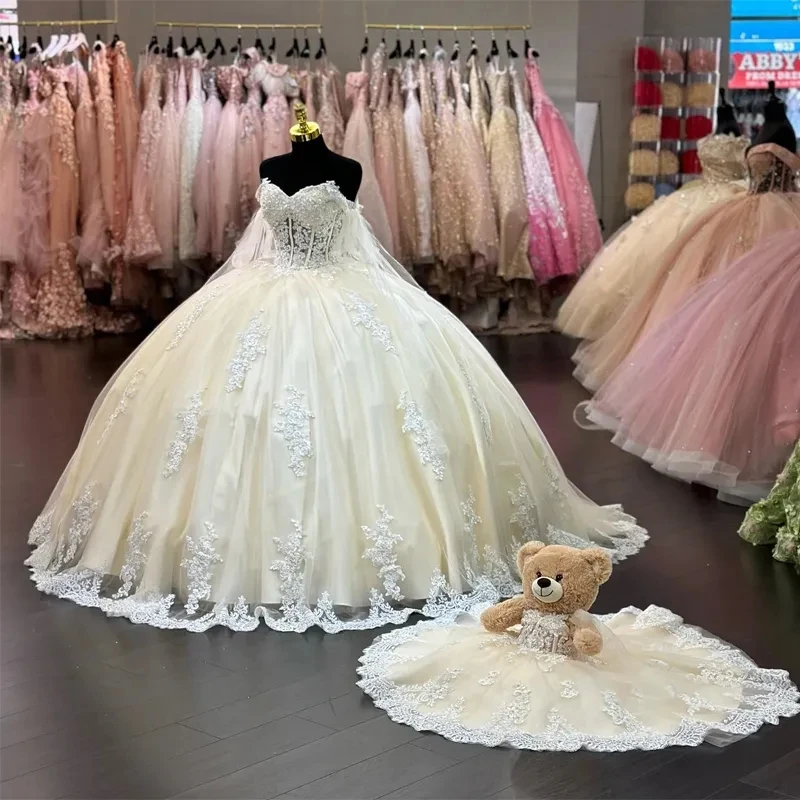 ANGELSBRIDEP สีแดง Quinceanera Ball Gown ลูกไม้ Appliques Cape หวาน 16 วันเกิด Vestidos De 15 Años Party Dress