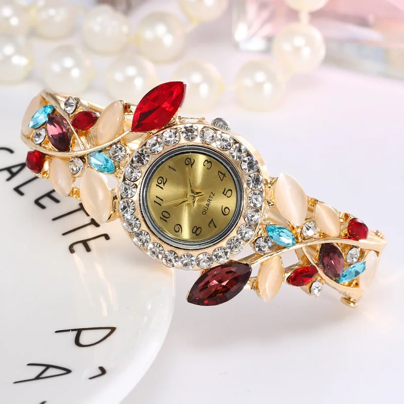 Luxury Diamonds Women Watch Alloy Crystal Bracelet Flower Wrist Watch Elegant Female Clock Rhinestone Quartz Bracelet Watches