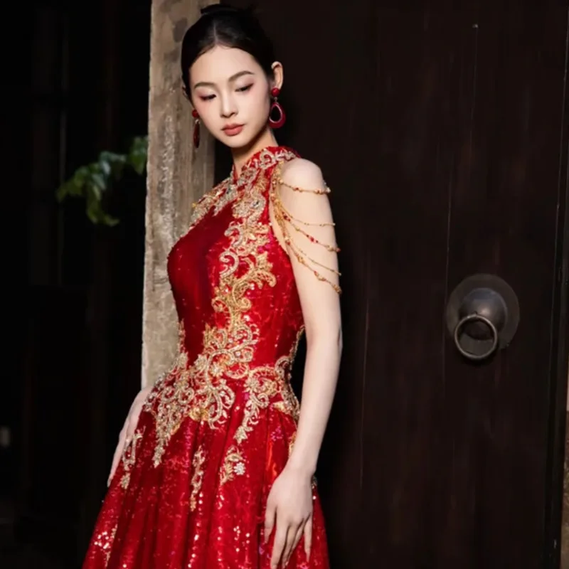 

Красное платье в новом китайском стиле 2025 года, новая модель, высококачественный воротник-стойка в стиле чонсам с пайетками, элегантное и роскошное платье для помолвки