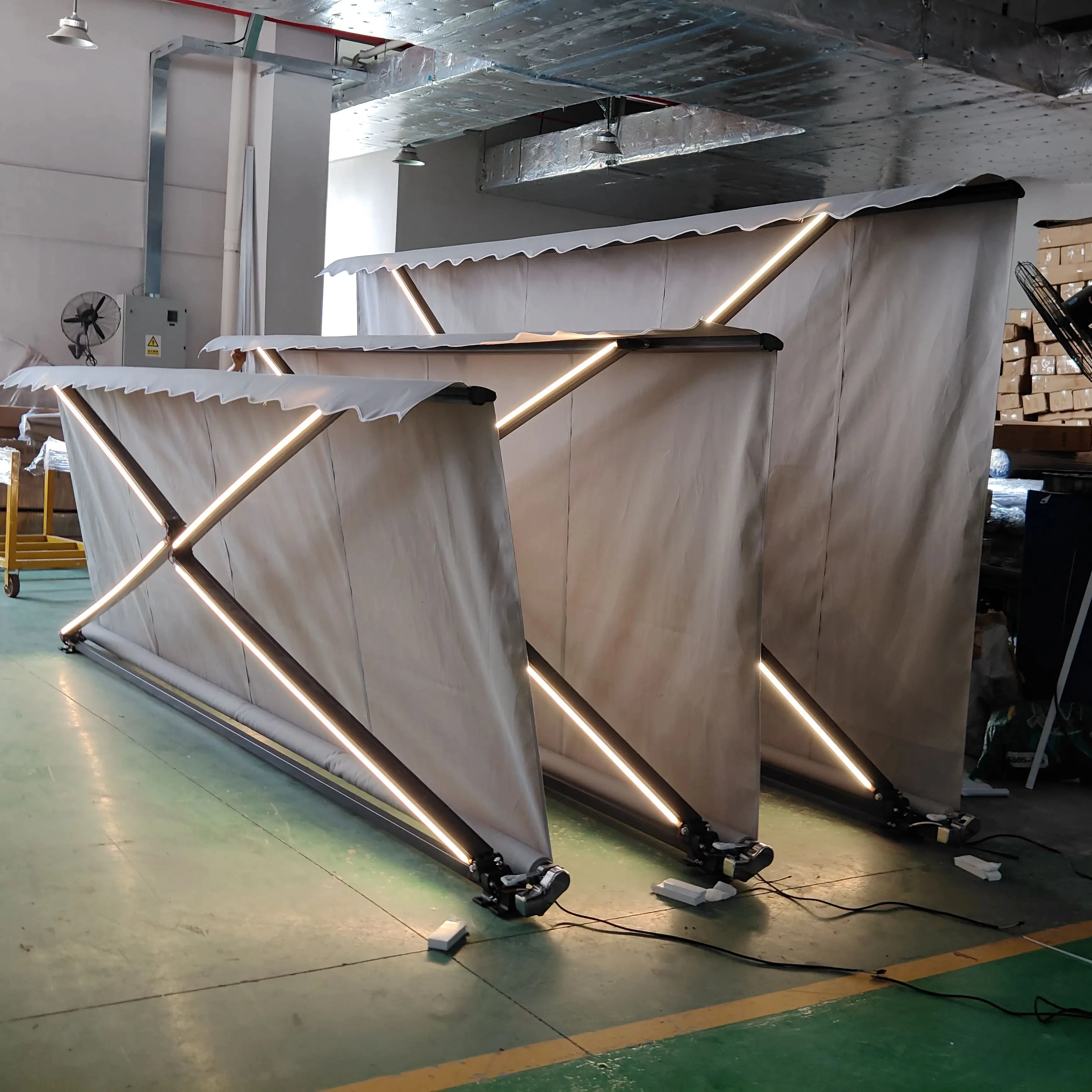 Light Emitting Diode Lighting Full Box Retractable Outdoor Awning Fabric Waterproof Aluminum Polycarbonate Awning Outdoor