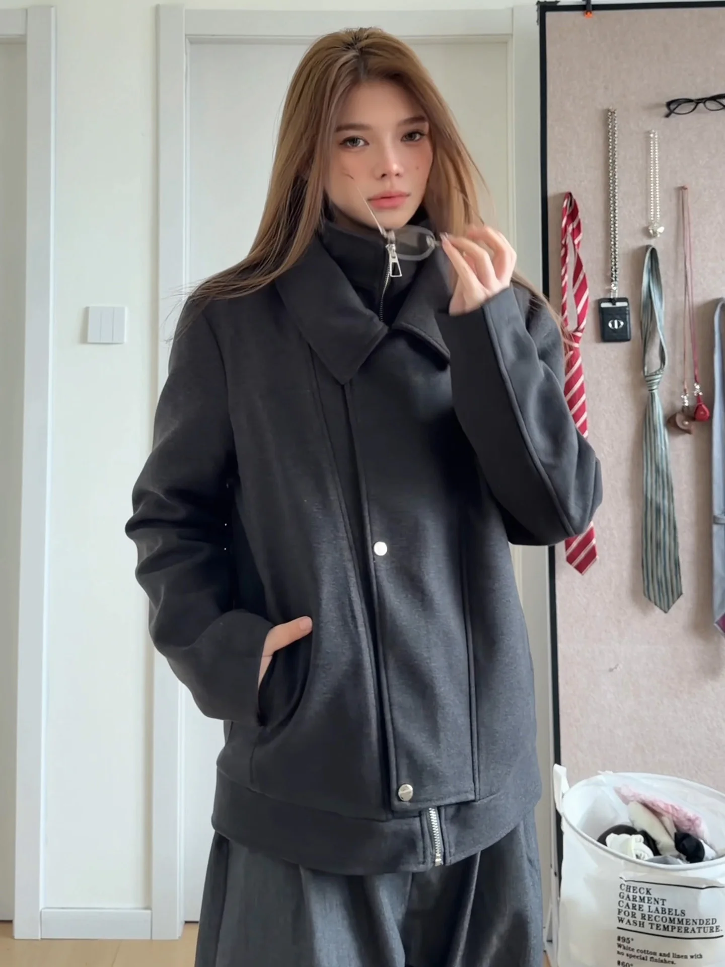 

Deep Grey Short Woolen Men's Coat Winter Cotton Lined Warmth Outerwear Stylish Compact Design Fashionable Windbreaker Jacket
