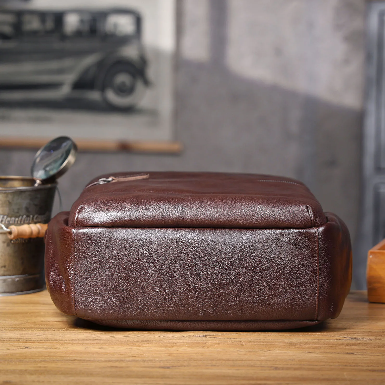 Lässiger Echtleder-Rucksack für Herren, Laptop-Tasche für Männer, Reisetasche aus hochwertigem Rindsleder, modischer Preppy-Stil. – Detail 21