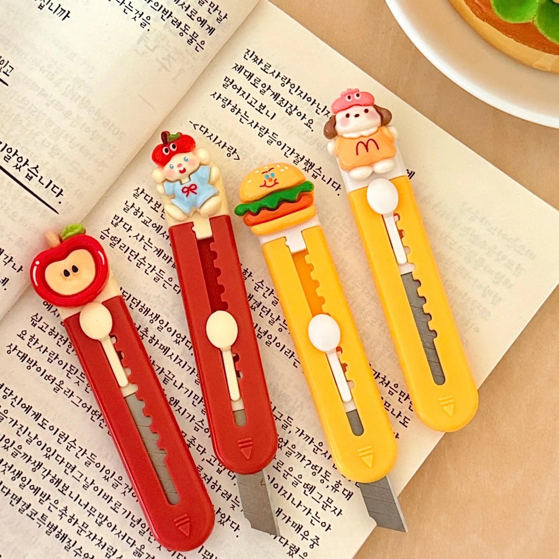 1/4 قطعة الإبداعية لطيف الكرتون الفن سكين المحمولة صندوق صغير مفتوح سكين طالب ورقة قطع سكين #5