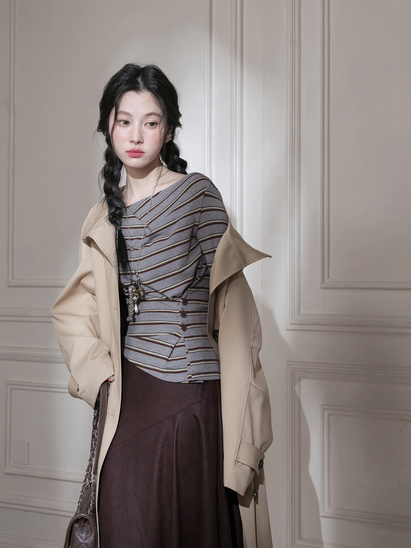 

COTRE Деконструированная плиссированная трикотажная футболка из лиоцелла в желтую полоску с застежкой на талии, женская мода