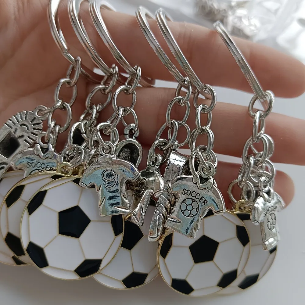 6/12 Stück Fußball-Schlüsselanhänger aus Zinklegierung Fußballschuhe Trikot Ball Anhänger Sport-Fans Team-Spirit Souvenir Themen-Schlüsselringe – Detail 5